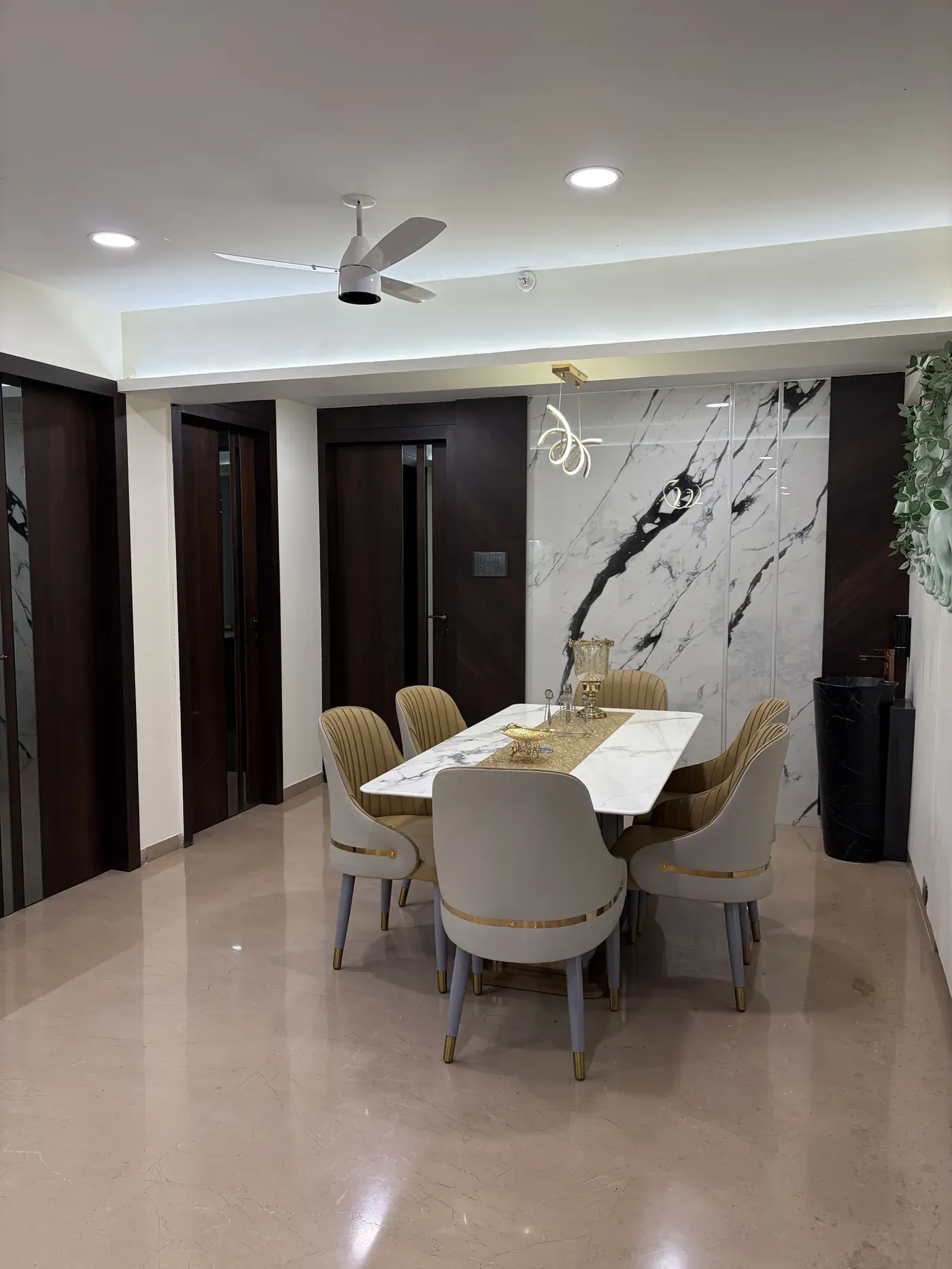 Salunkhe's Residence interior photograph 16
