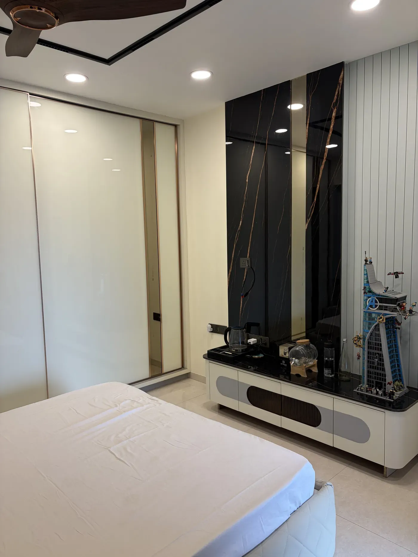 Salunkhe's Residence interior photograph 9