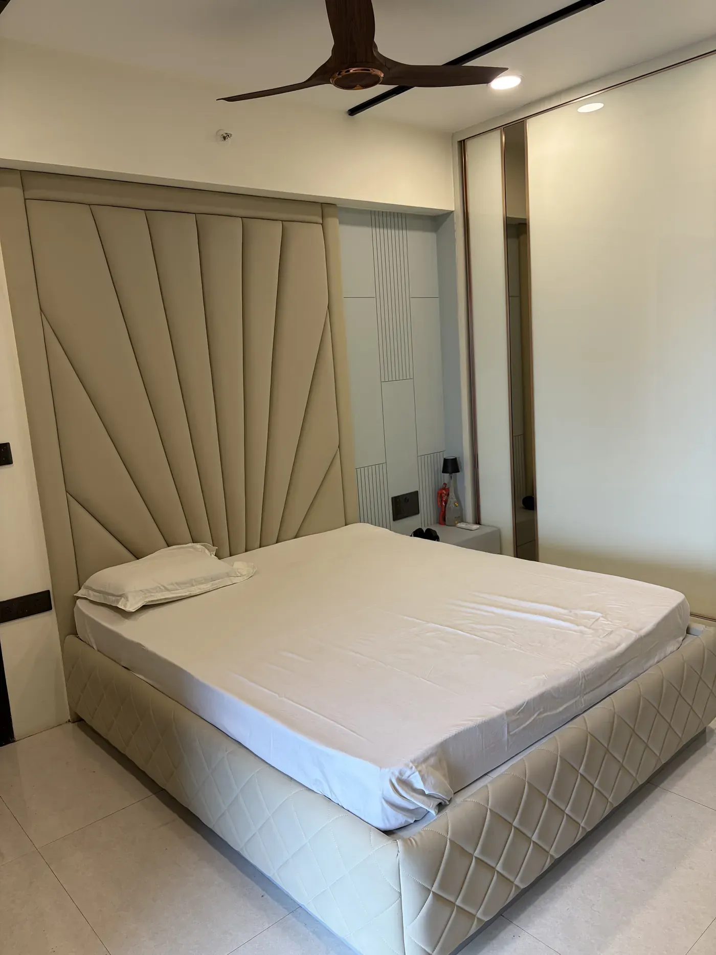 Salunkhe's Residence interior photograph 8