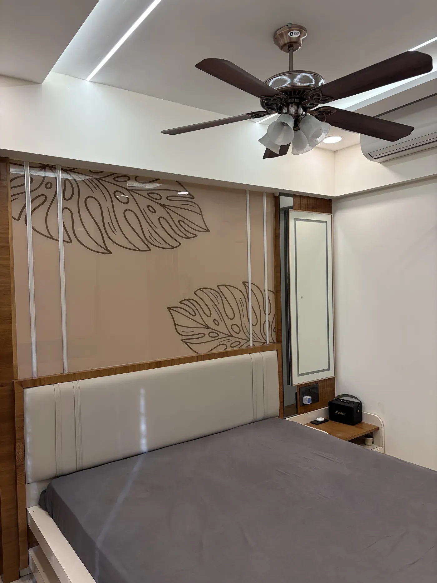 Salunkhe's Residence interior photograph 5