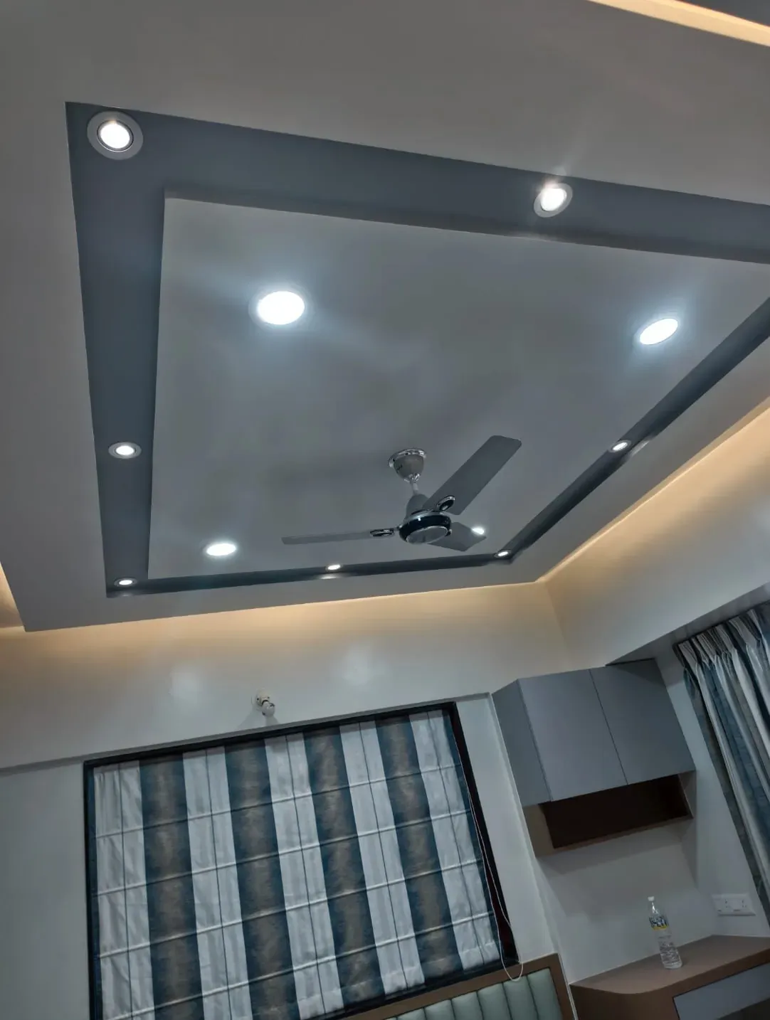 Rudra Apartment interior photograph 3