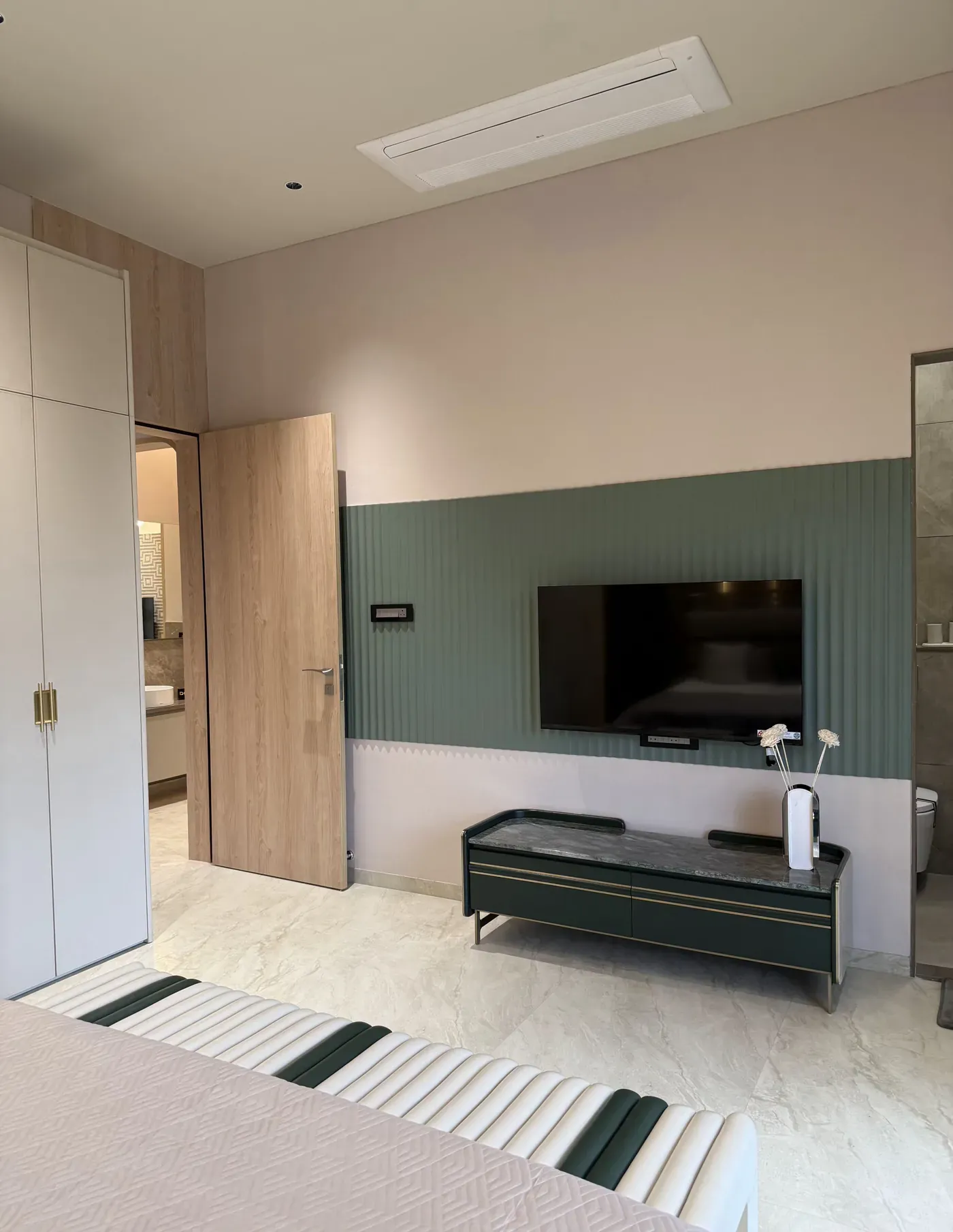 Gopal Krishna interior photograph 4